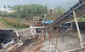 �Ĵ�ʡ��ɽ�ײ��h�ծa(ch��n)3000����ʯ�C���a(ch��n)��